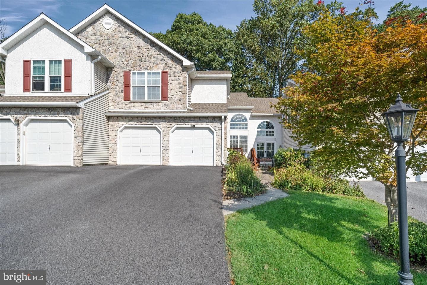 1015 Adams Way photo 3