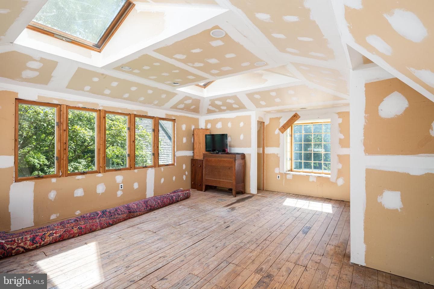8 Foxchase Road photo 38