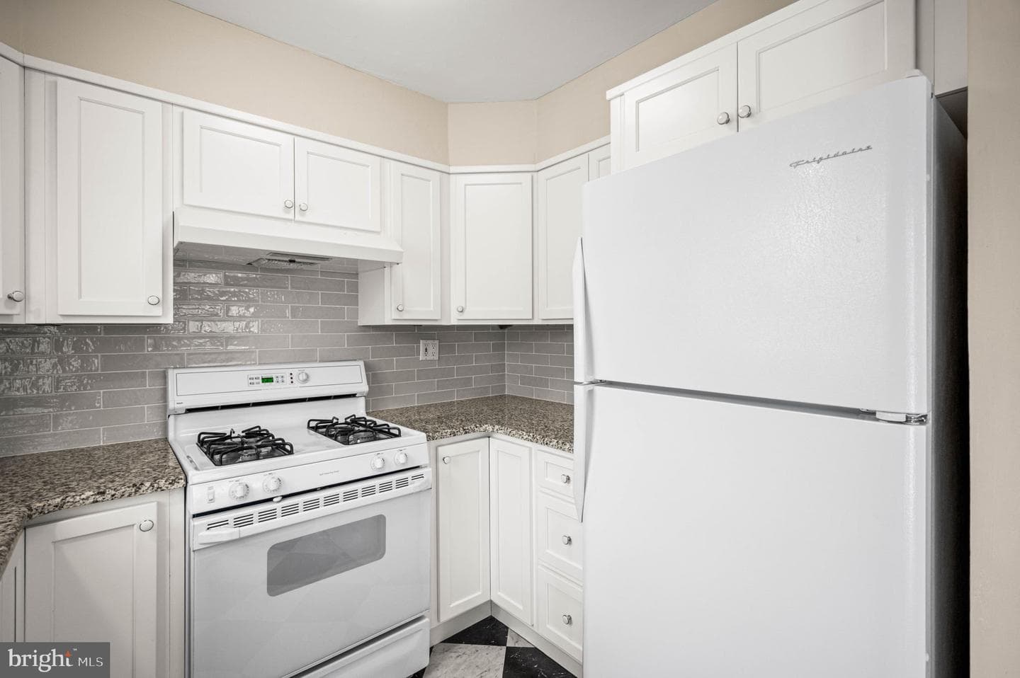 25 Midland Avenue photo 9