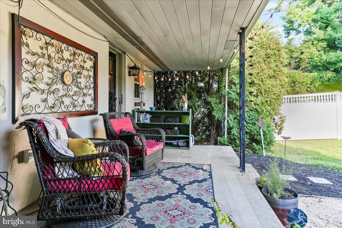 1504 Stirling Street photo 15