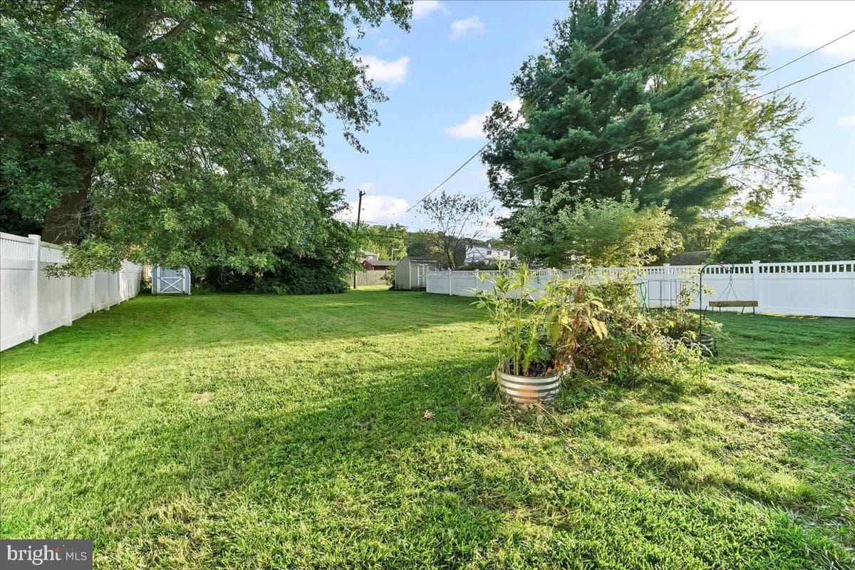 1504 Stirling Street photo 16