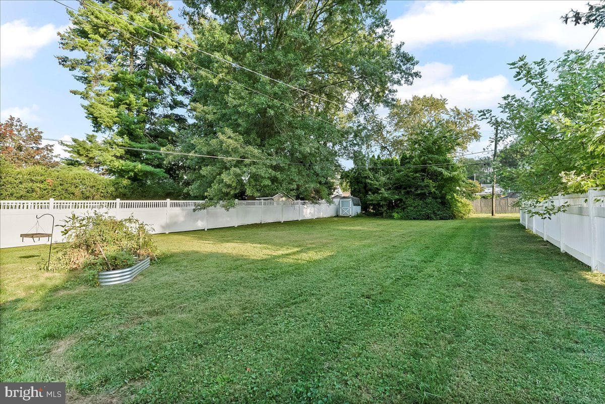 1504 Stirling Street photo 19
