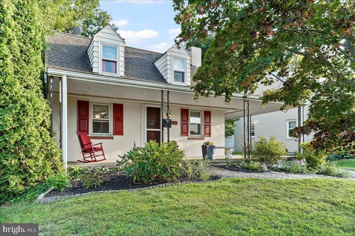1504 Stirling Street photo 2