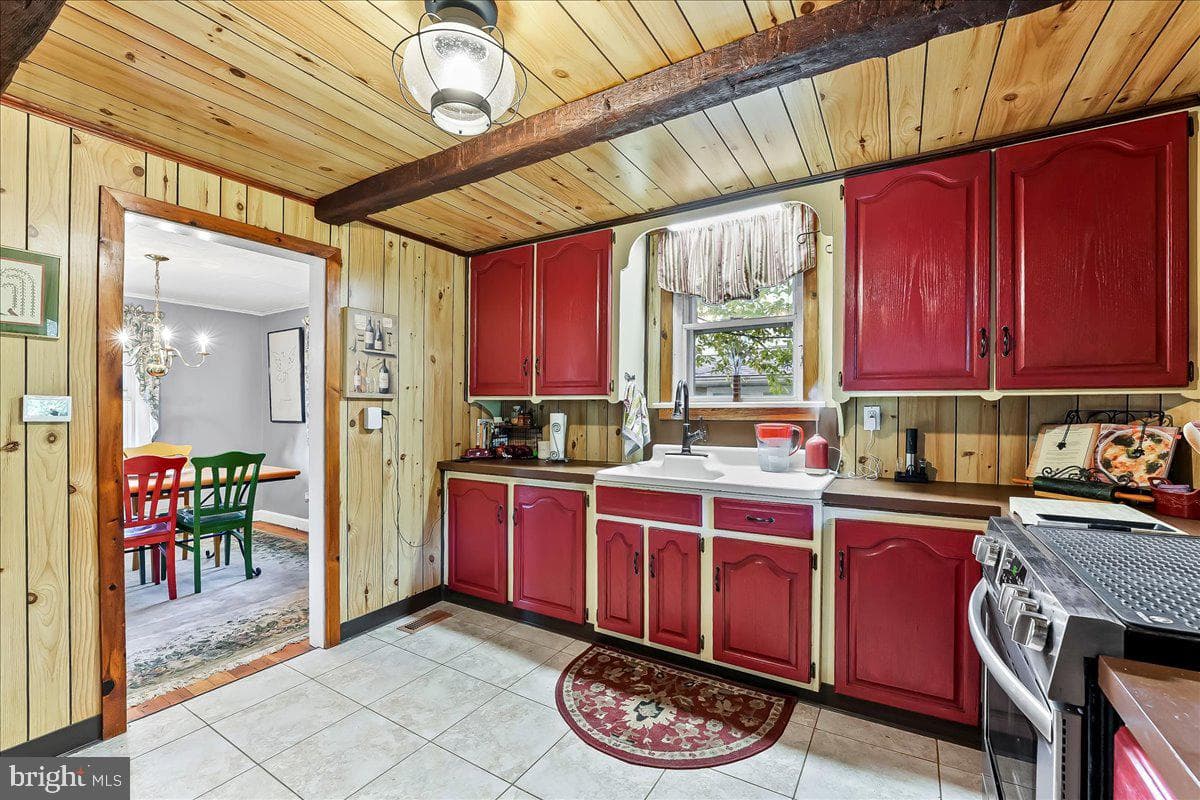 1504 Stirling Street photo 8
