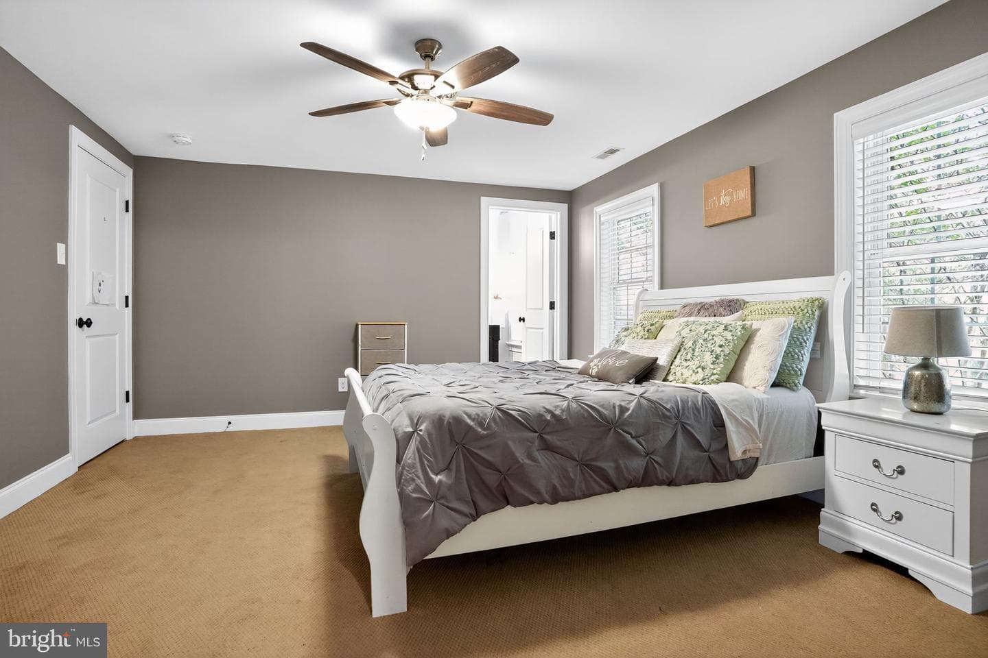 17 Foxchase Road photo 32