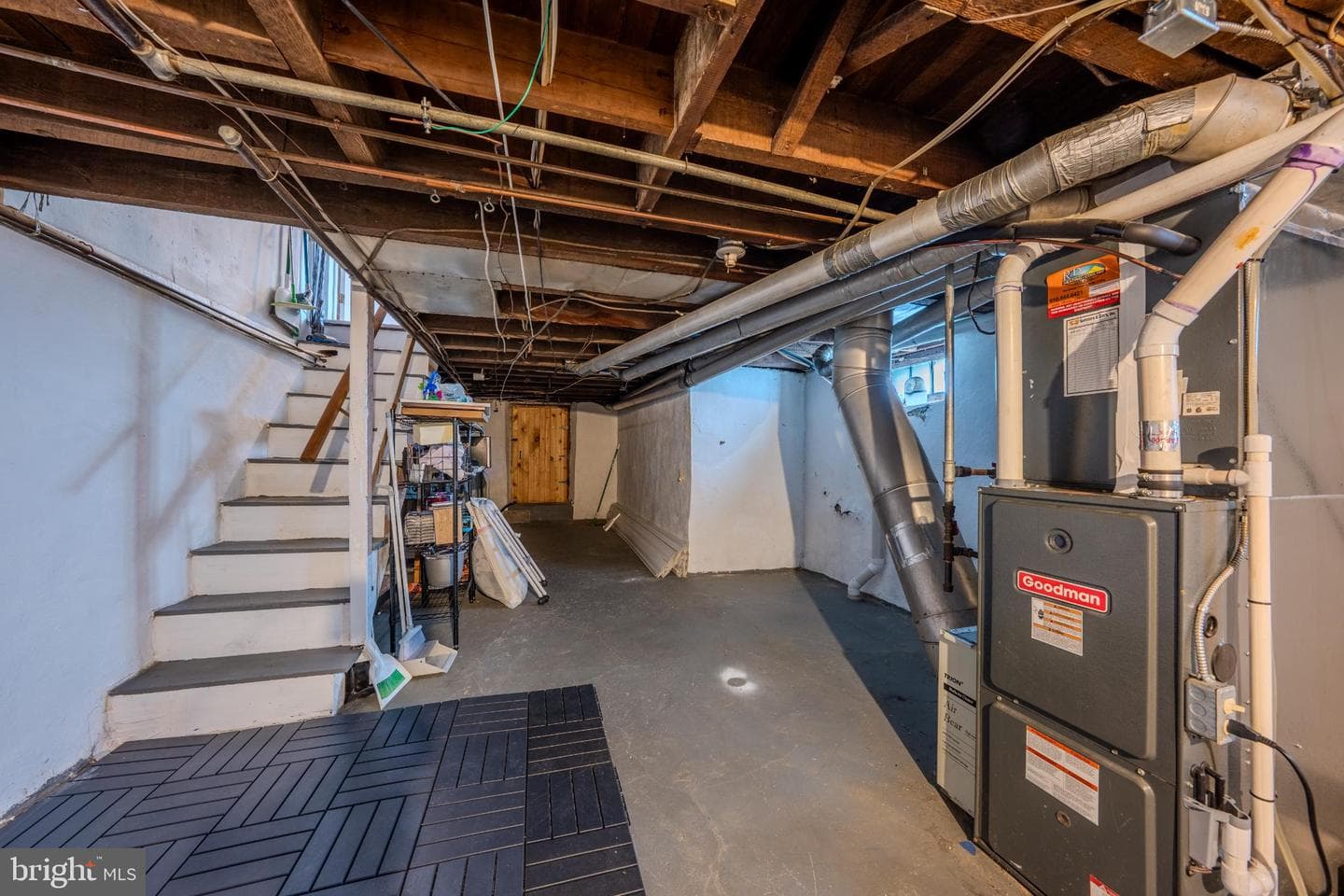 404 Center Street photo 32