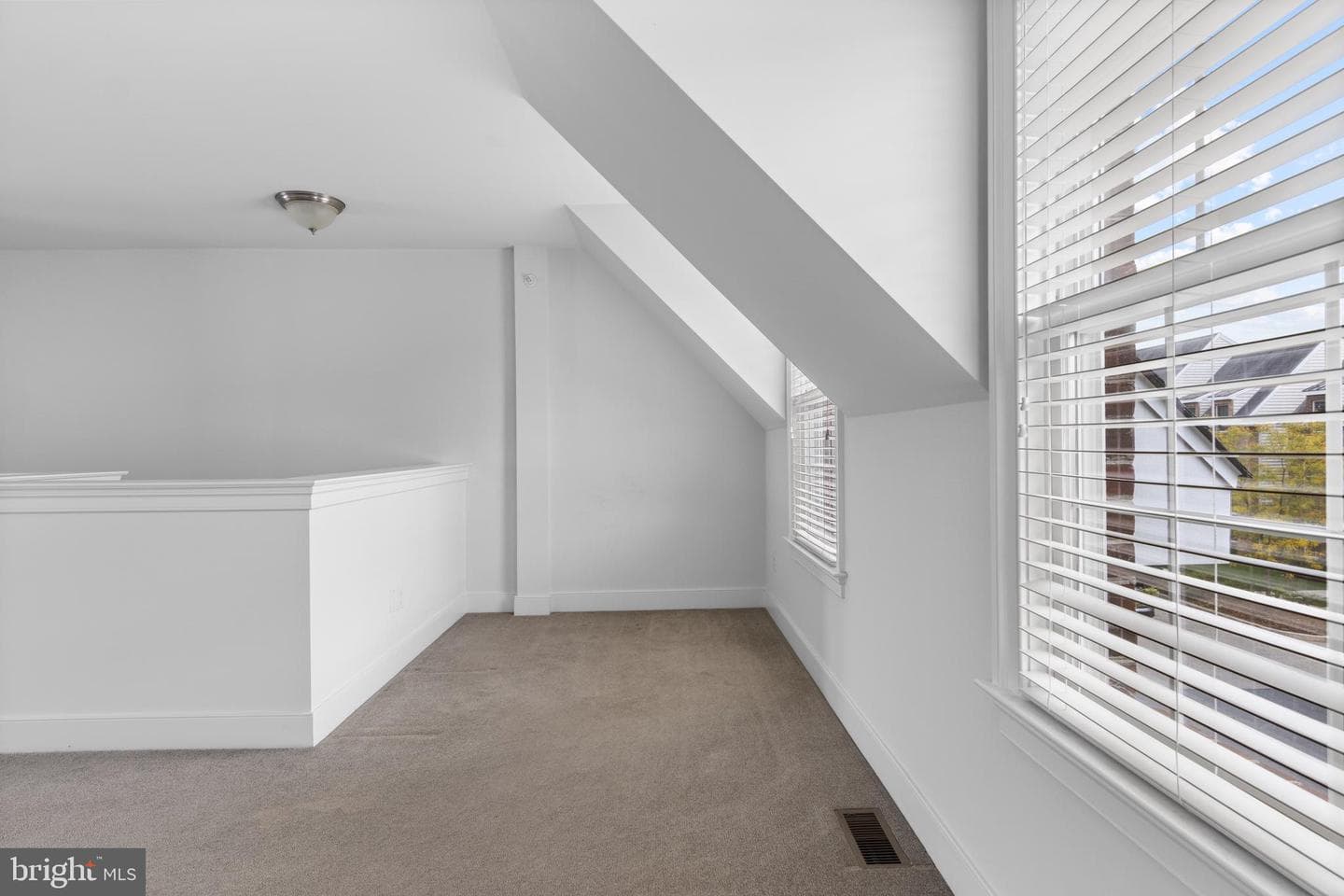631 W Magnolia Court photo 38