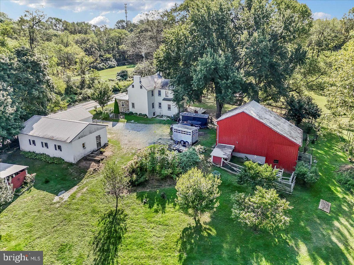 990 Chesterville Road photo 2