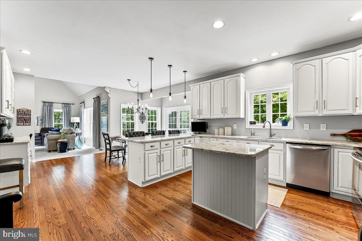 602 Kensington Drive photo 13