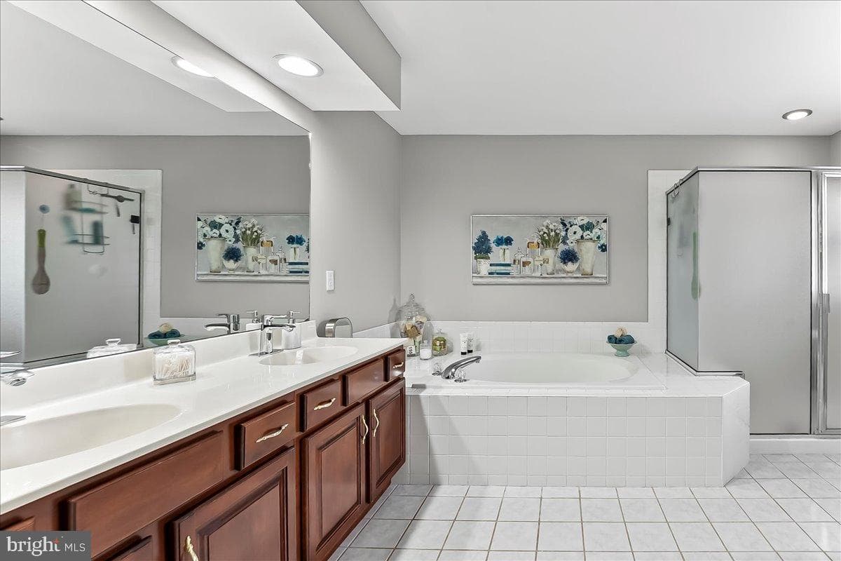 602 Kensington Drive photo 23