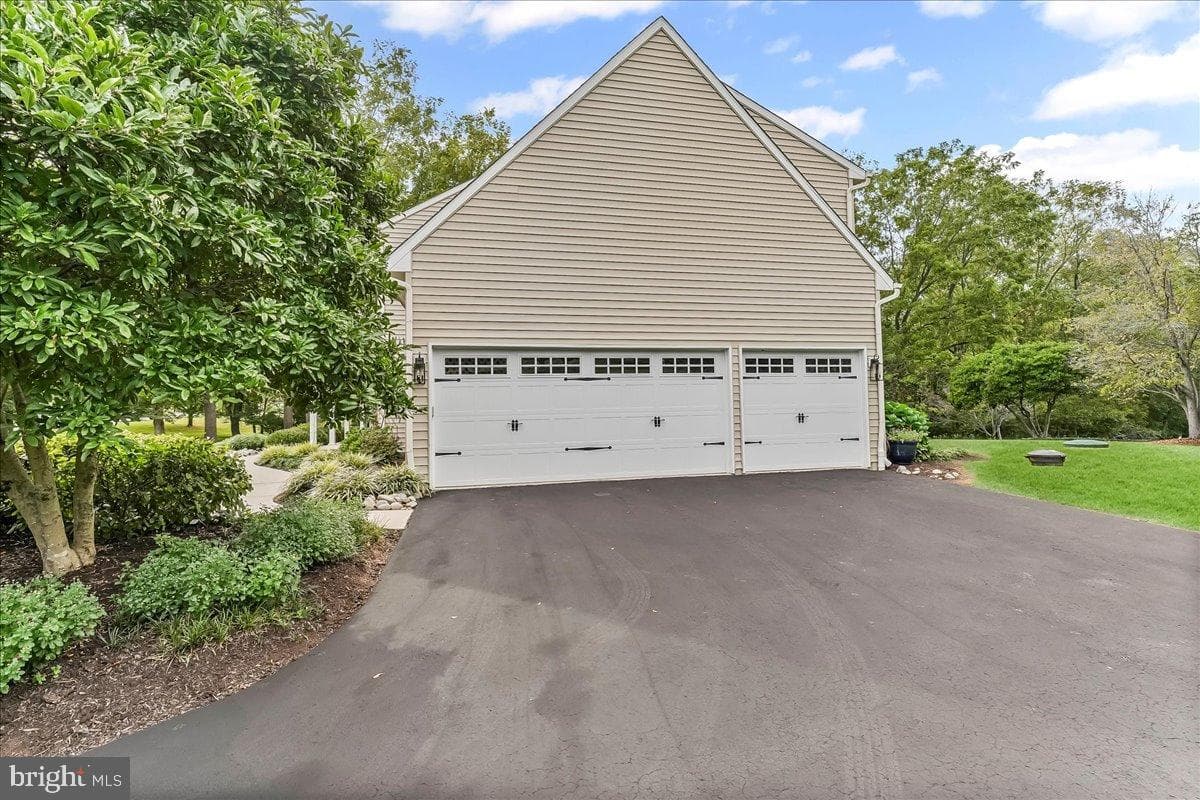 602 Kensington Drive photo 39