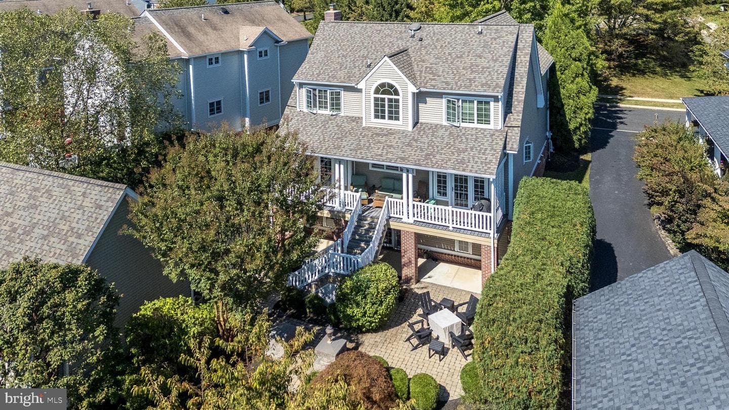 439 Fairmont Drive photo 5