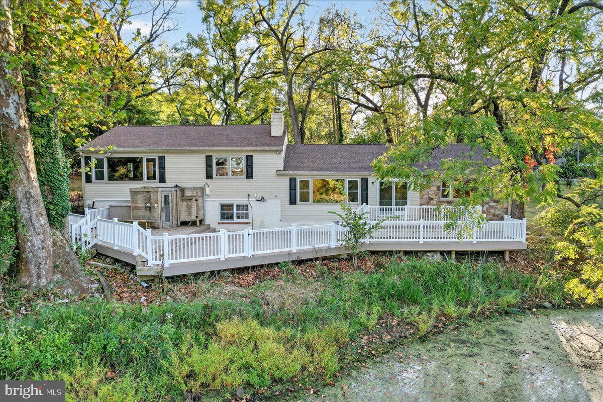 121 Midway Road photo 1