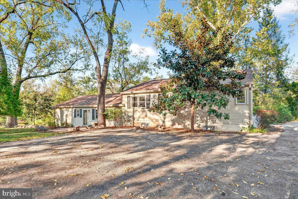121 Midway Road photo 3
