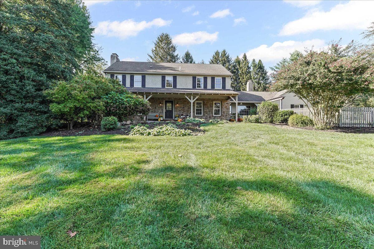 122 Round Hill Road photo 1