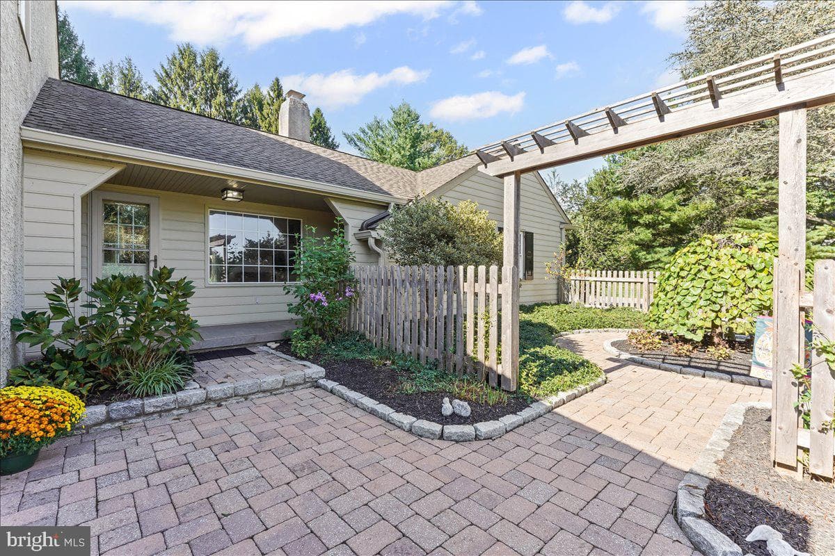122 Round Hill Road photo 10