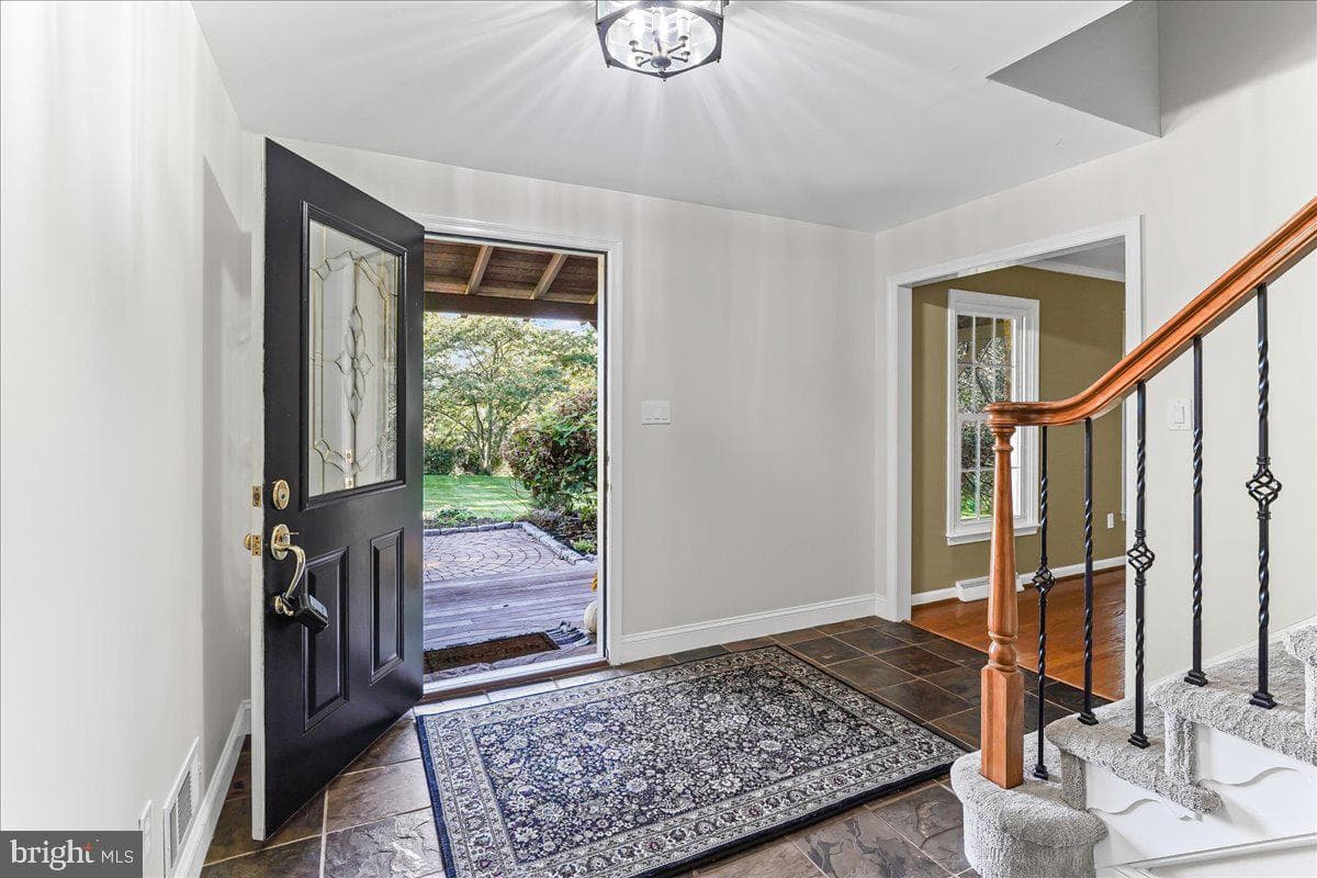122 Round Hill Road photo 16