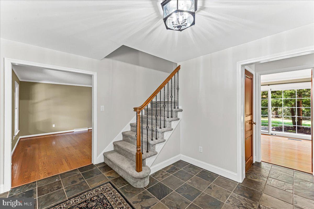 122 Round Hill Road photo 17