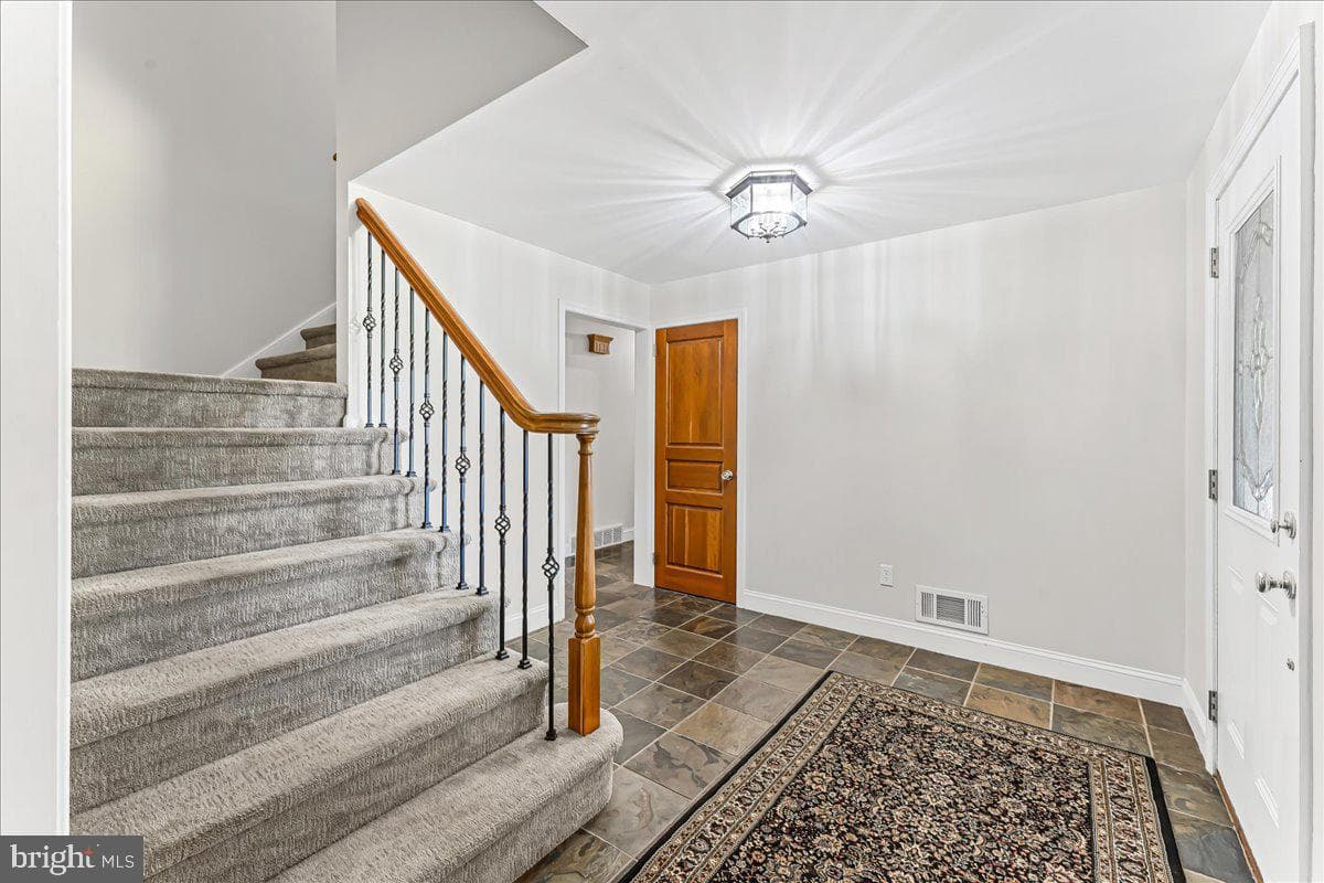 122 Round Hill Road photo 19