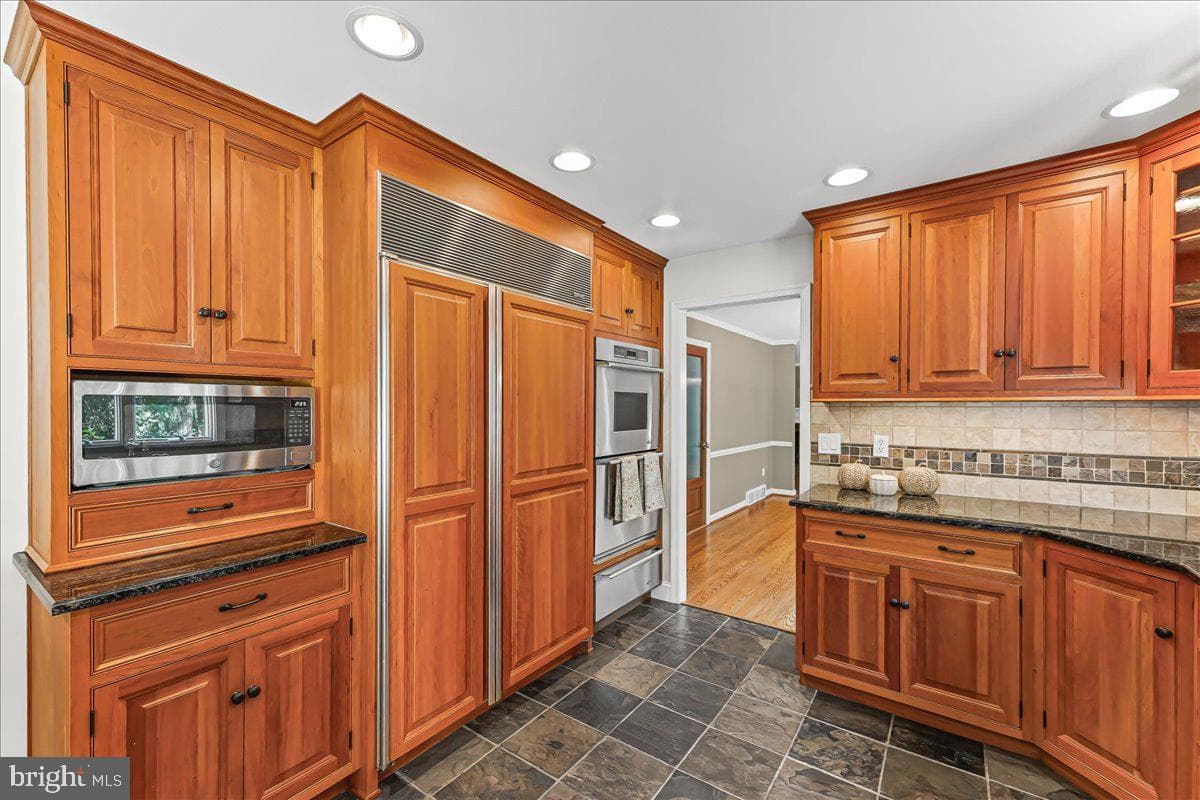 122 Round Hill Road photo 29