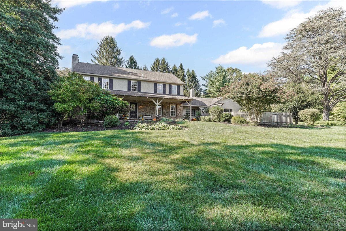 122 Round Hill Road photo 3