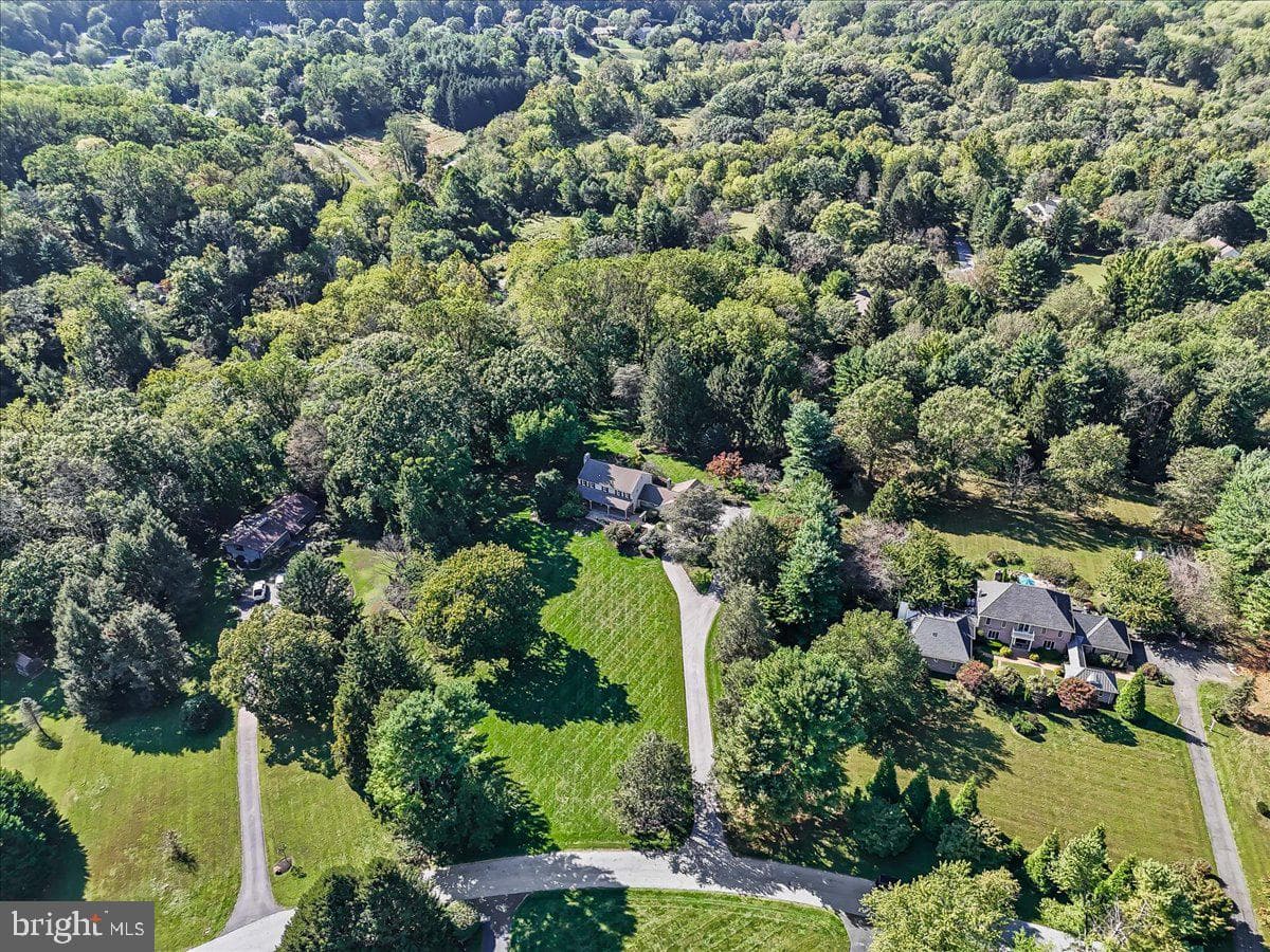 122 Round Hill Road photo 5