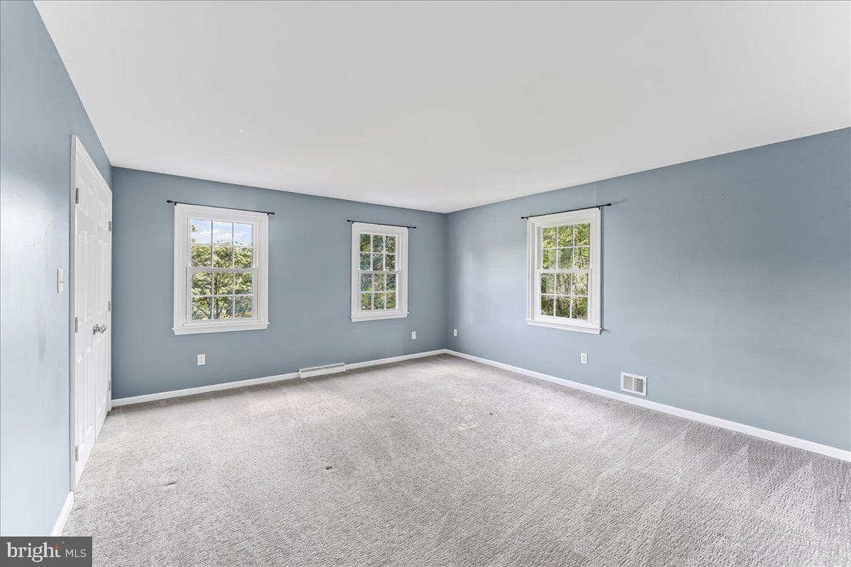 122 Round Hill Road photo 51