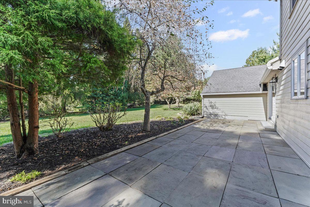 122 Round Hill Road photo 58