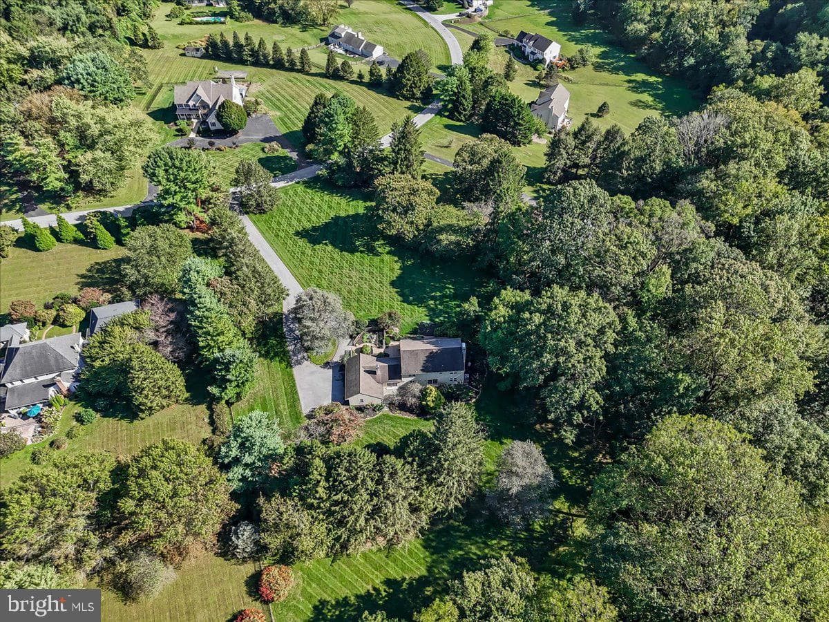 122 Round Hill Road photo 62
