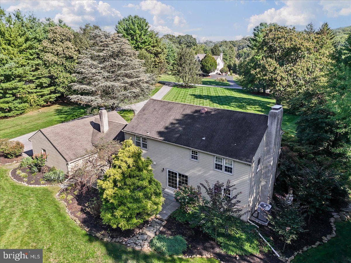122 Round Hill Road photo 66
