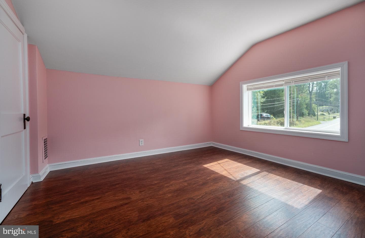 370 Hopewell Road photo 18