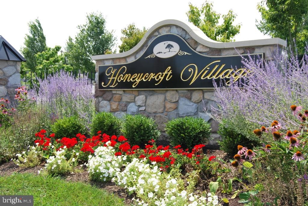 219 Honeycroft Boulevard photo 41