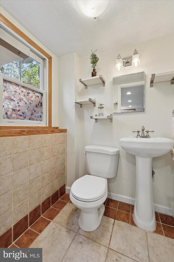 808 Berwyn Baptist Road photo 12