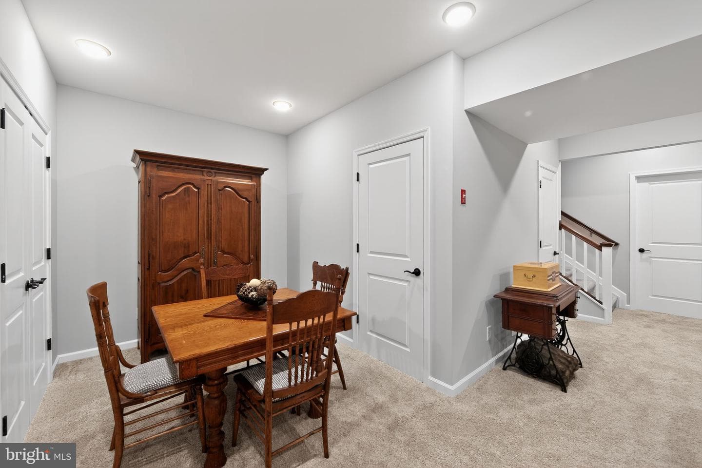 618 Kent Court photo 29
