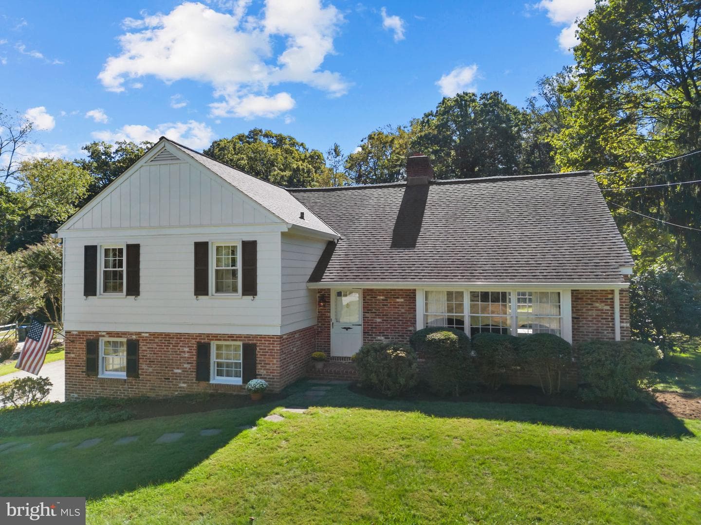 962 Weadley Road photo 2