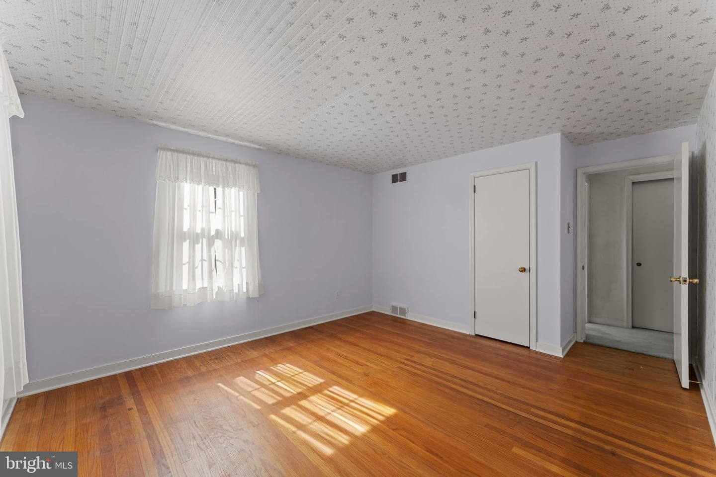 962 Weadley Road photo 22