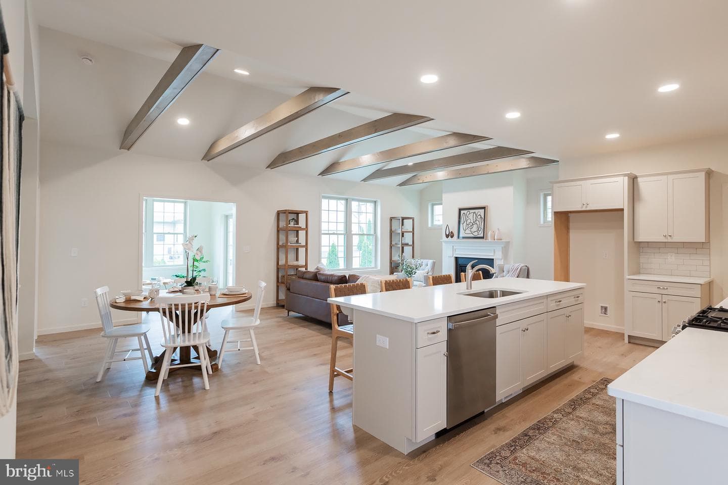 604 Greenbriar Path photo 7