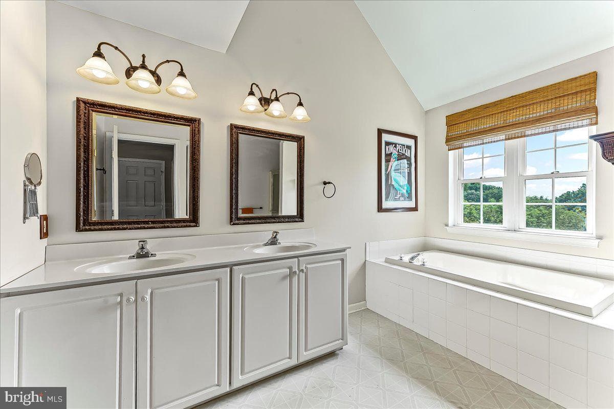 246 Joseph Road photo 21