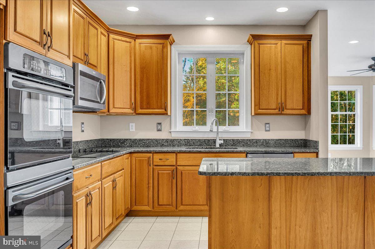 54 Mccormick Way photo 13