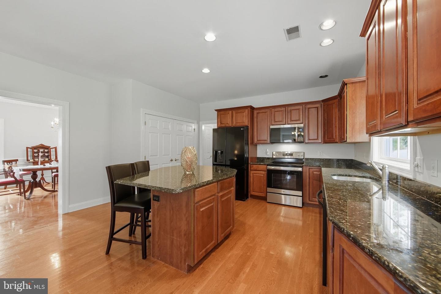 530 Legion Drive photo 16