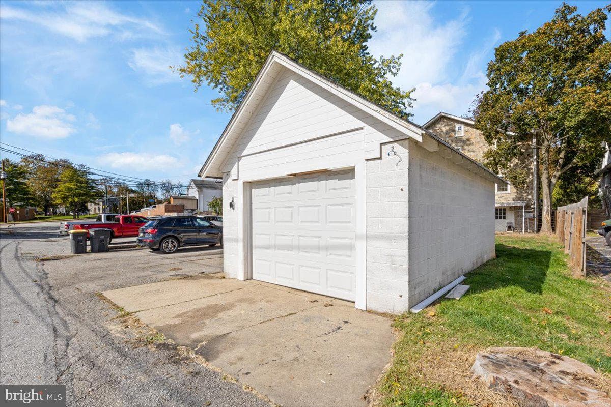 514 E Lancaster Avenue photo 28