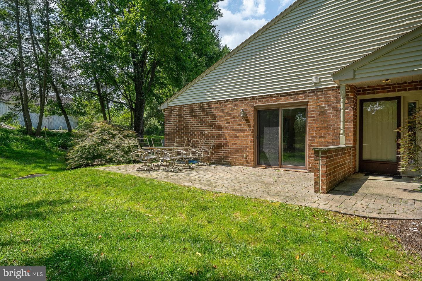301 Hanover Court photo 7