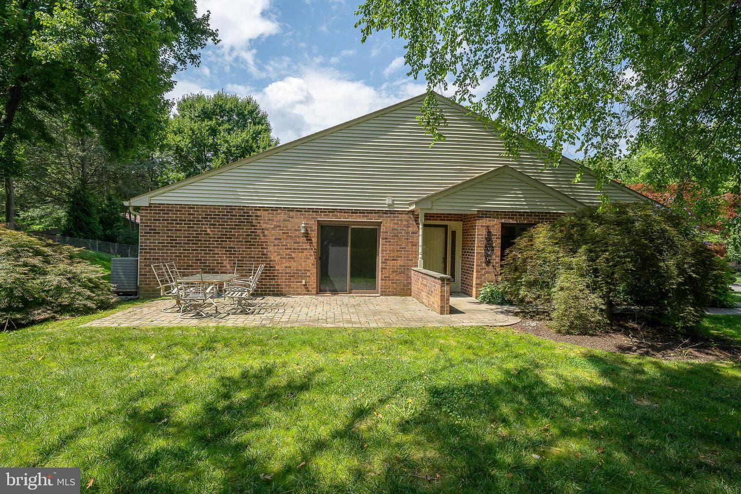 301 Hanover Court photo 8