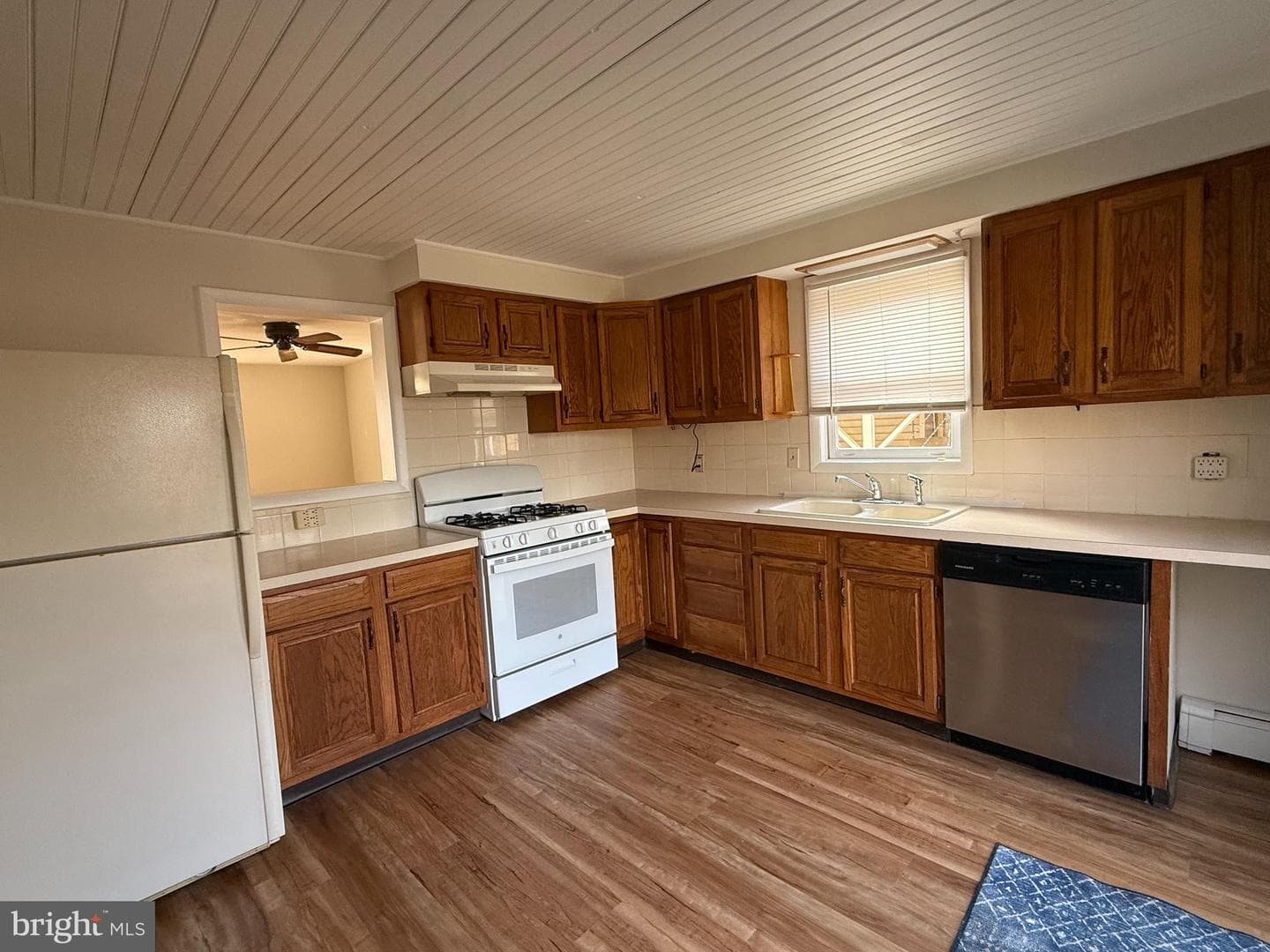 121 E Harmony Road photo 11