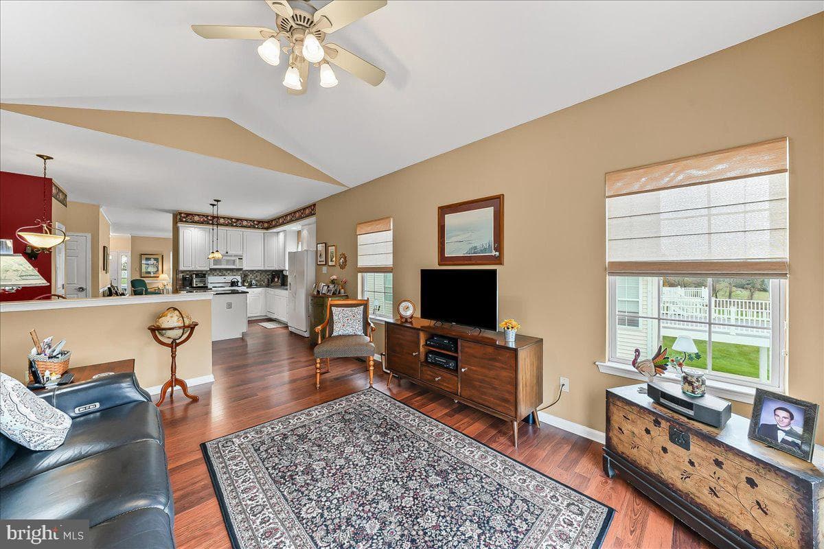 453 E Glenview Drive photo 15