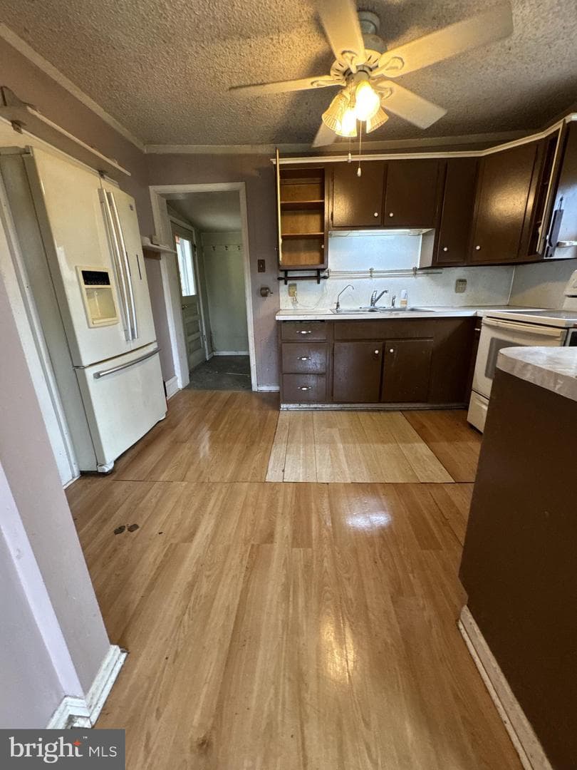 843 N Manor Road photo 3