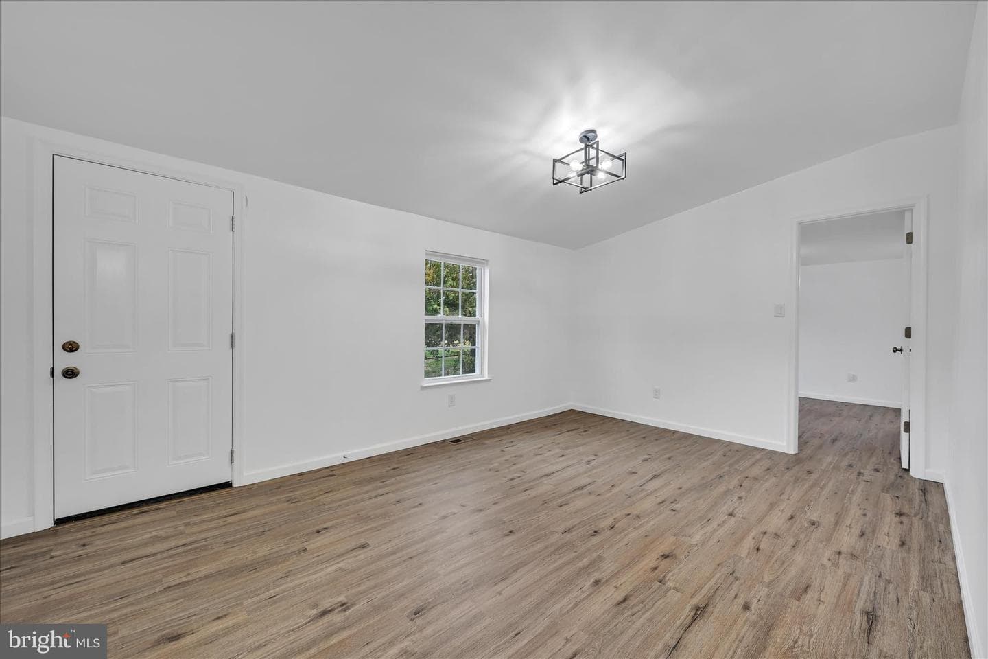 1111 Riverside Drive photo 7