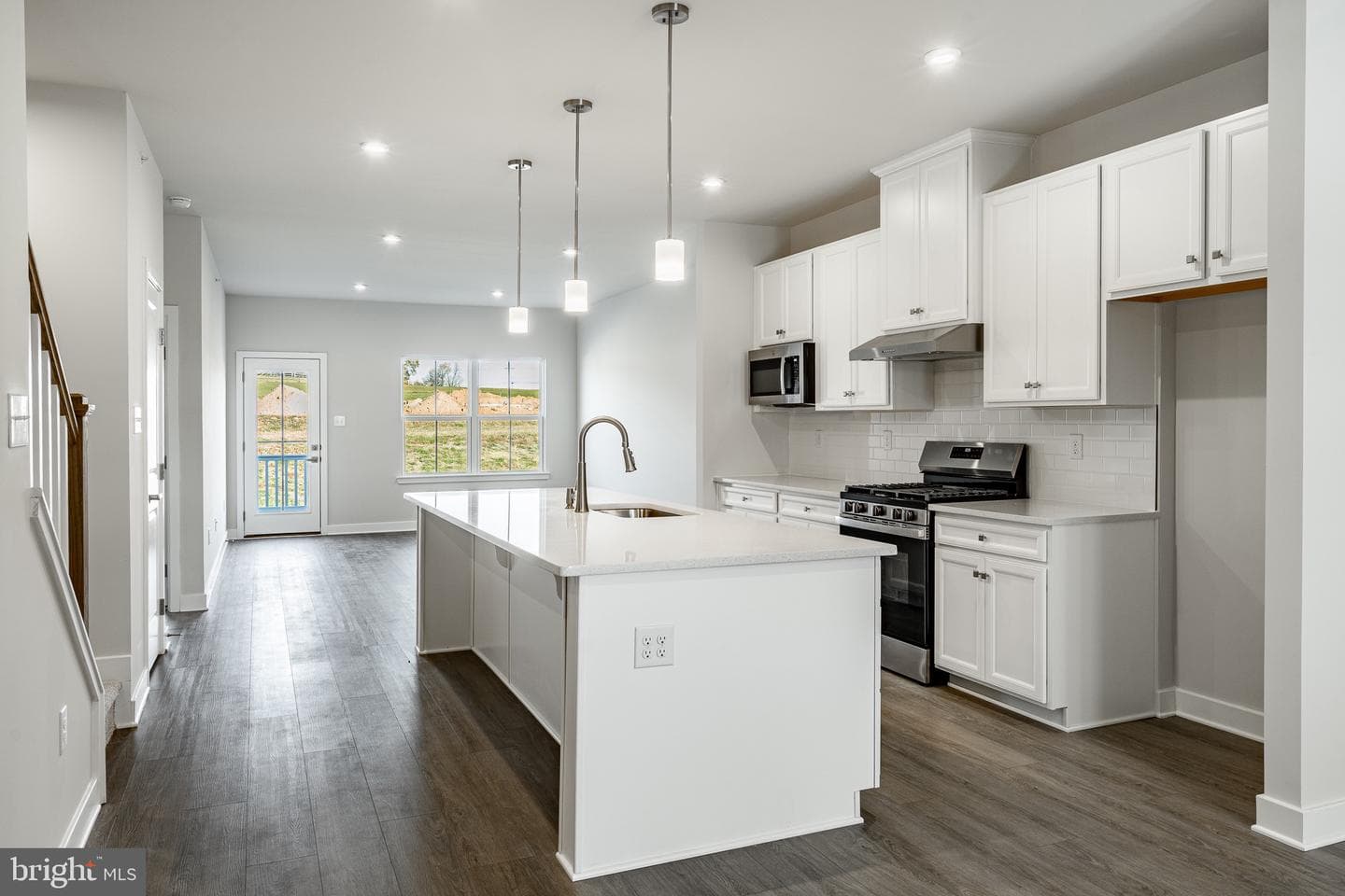 1713 Hydrangea Way photo 3