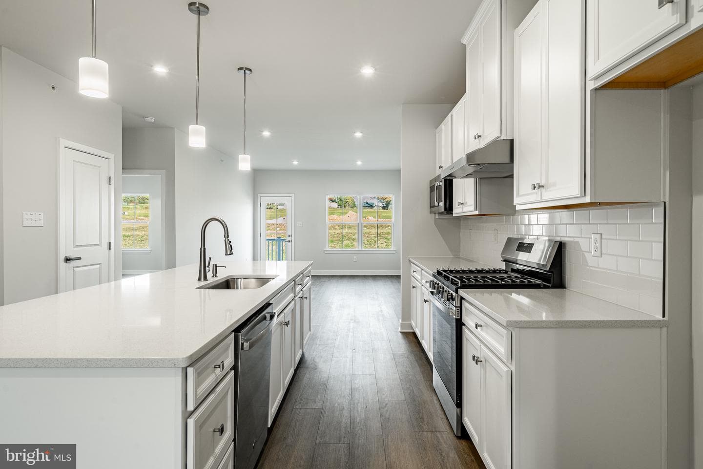 1713 Hydrangea Way photo 5