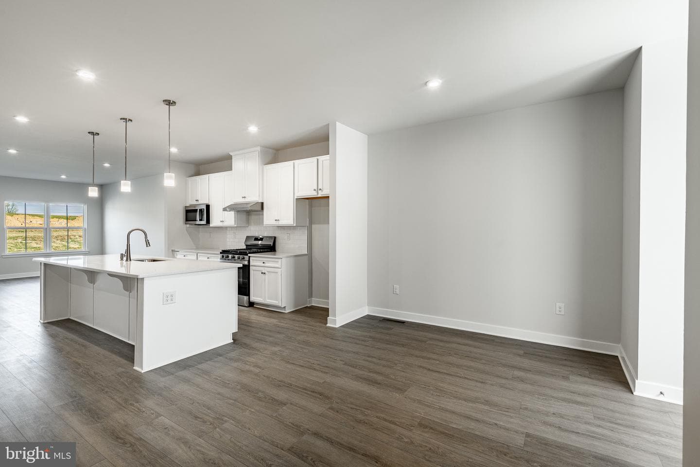 1713 Hydrangea Way photo 7